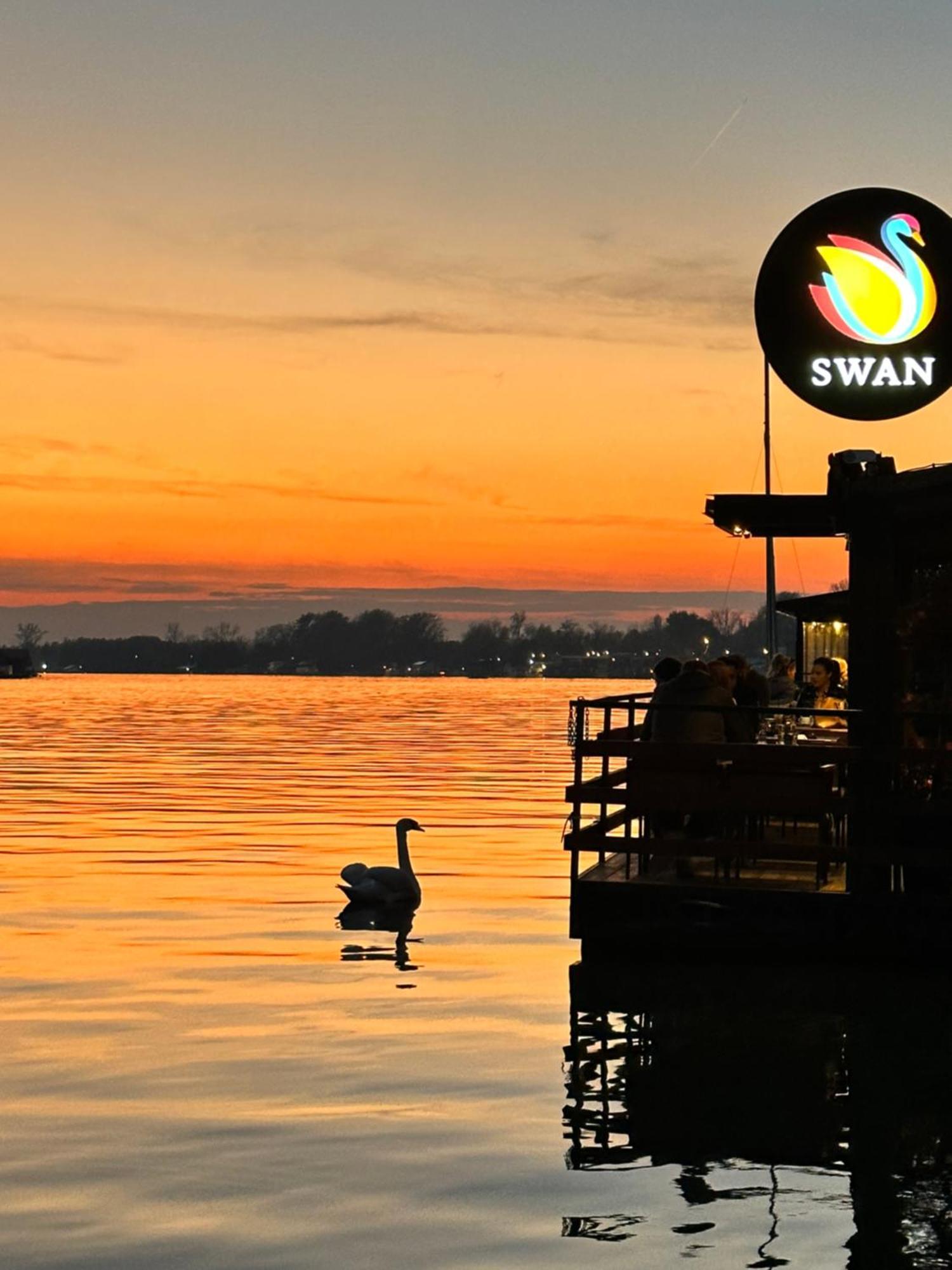 Swan Hotel Belgrad Exterior foto